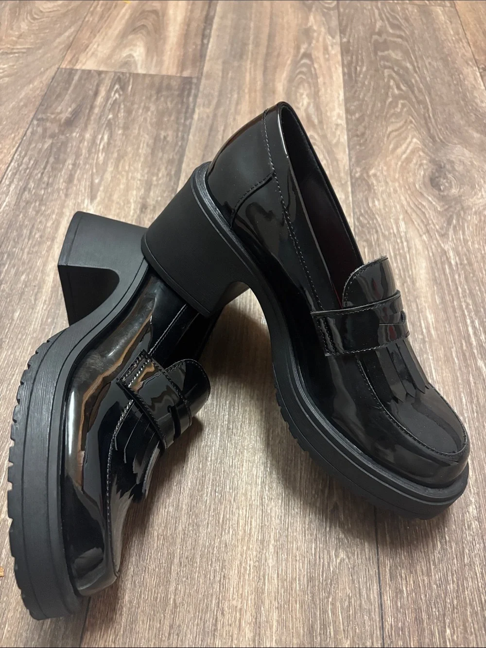 Dirty Laundry glossy black